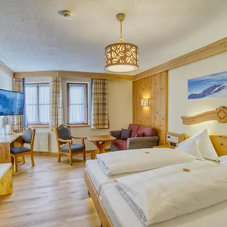 ゲストハウス Alt Paznaun 3*